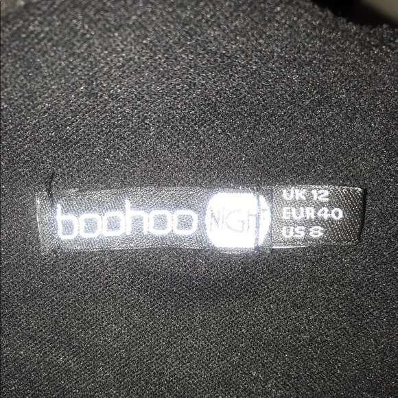 Dress with Scallop Plunge - Picture 4 of 4